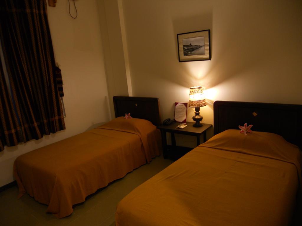 A Little Bit Of Mandalay Tavern Habitación foto